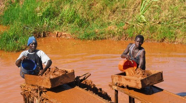 Exploitation artisanale et commercialisation des pierres précieuses et semi-précieuses en RDC
